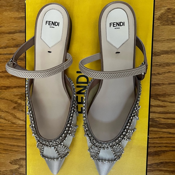 😊SOLD😊 Fendi Colibri Crystal Embellished mule in 37 - Picture 2 of 9